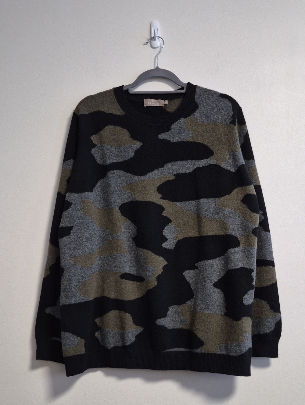 Brodie Cashmere sweater